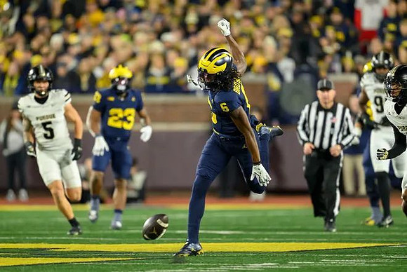 Jordan Marshall (23) and Jamar Browder (6)