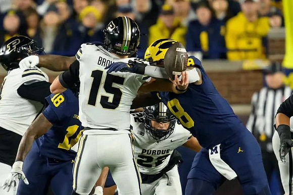 Troy Bowles (18) and Derrick Moore (8)