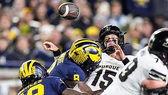 Troy Bowles (18) and Derrick Moore (8)