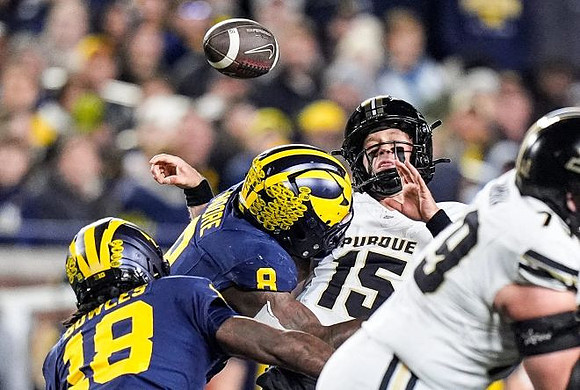 Troy Bowles (18) and Derrick Moore (8)