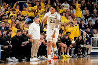 Oakland Head Coach Greg Kampe and Yaxel Lendeborg (23)