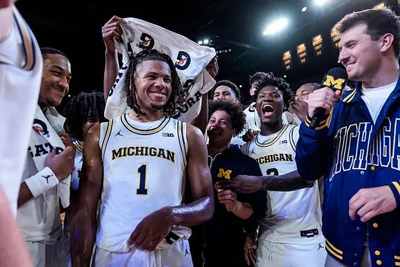 Trey McKenney (1) and Michigan Team