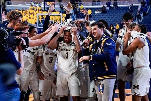 Trey McKenney (1) and Michigan Team