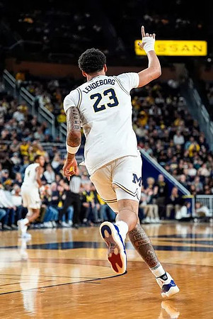 Yaxel Lendeborg (23) and Nimari Burnett (4)