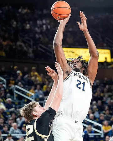 Morez Johnson Jr. (21)