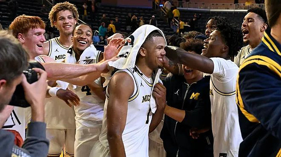 Trey McKenney (1) and Michigan Team