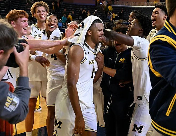 Trey McKenney (1) and Michigan Team