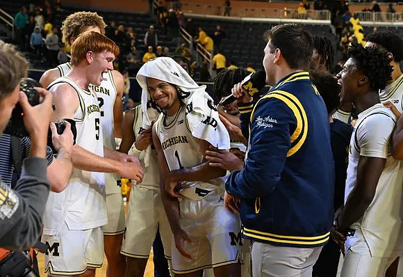 Trey McKenney (1) and Michigan Team