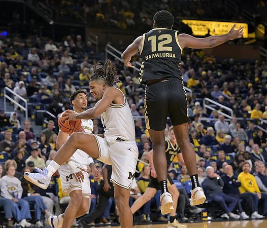 Yaxel Lendeborg (23) and Trey McKenney (1)