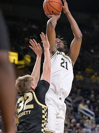 Morez Johnson Jr. (21)