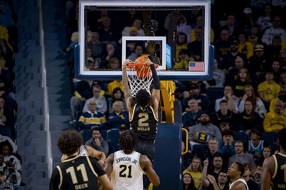 Morez Johnson Jr. (21)