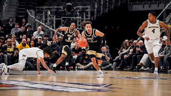 Elliot Cadeau (3) and Nimari Burnett (4)