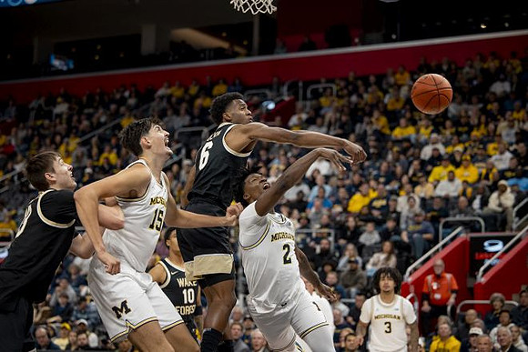 Aday Mara (15), L.J. Cason (2), and Elliot Cadeau (3)
