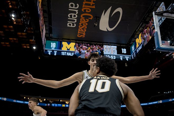 Will Tschetter (42) and Aday Mara (15)