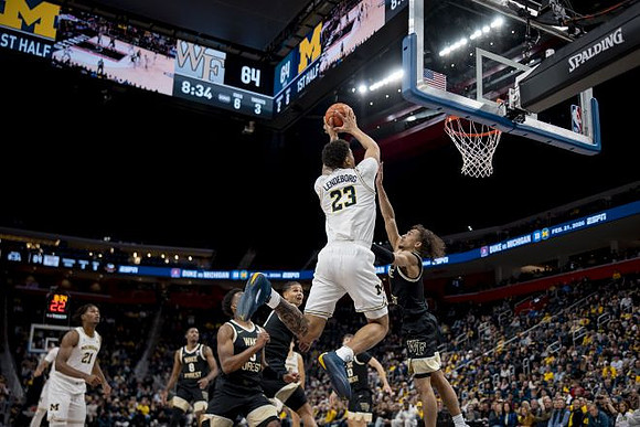 Morez Johnson Jr. (21) and Yaxel Lendeborg (23)