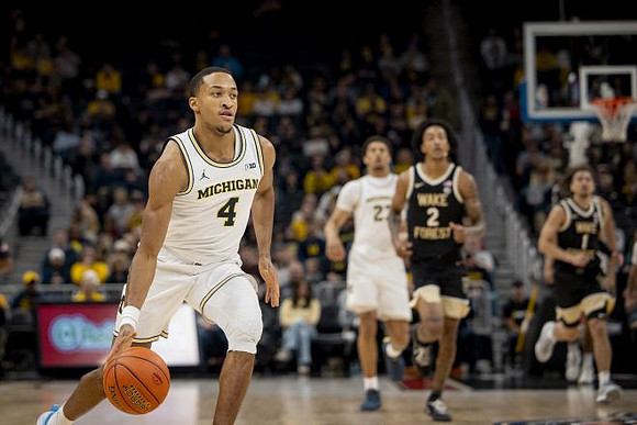 Nimari Burnett (4) and Yaxel Lendeborg (23)
