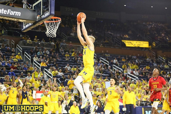 Youssef Khayat (24) and Jaelin Llewellyn (3)