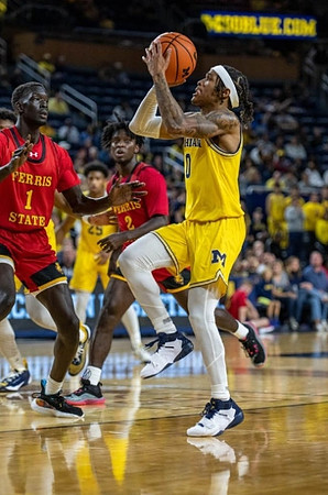 Jace Howard (25) and Dug McDaniel (0)