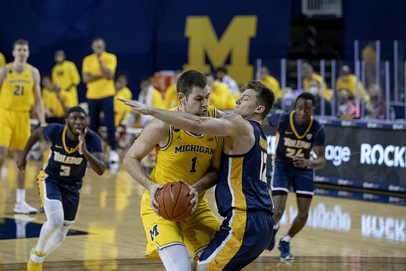 Hunter Dickinson (1) and Franz Wagner (21)