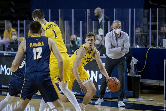 Hunter Dickinson (1) and Franz Wagner (21)
