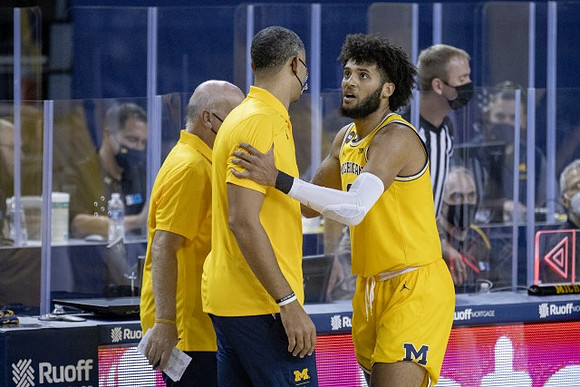 Phil Martelli, Juwan Howard, and Isaiah Livers (2)