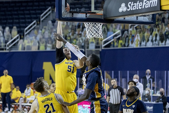 Franz Wagner (21) and Austin Davis (51)