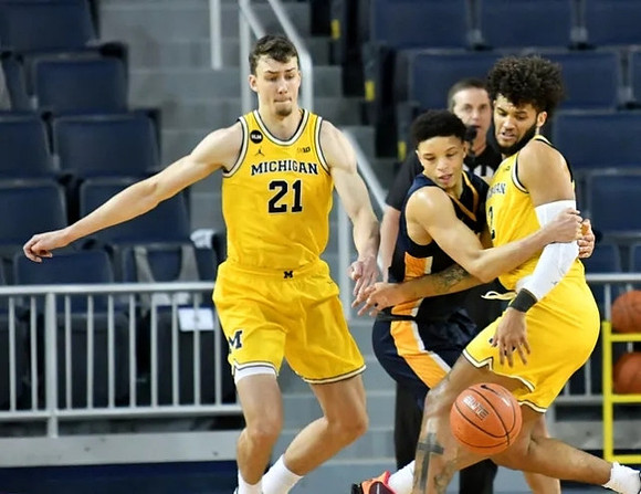 Franz Wagner (21) and Isaiah Livers (2)