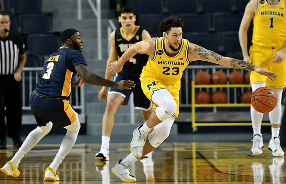 Brandon Johns Jr. (23) and Hunter Dickinson (1)