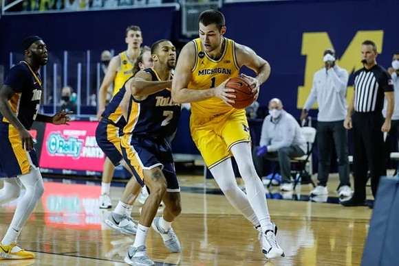 Franz Wagner (21) and Hunter Dickinson (1)