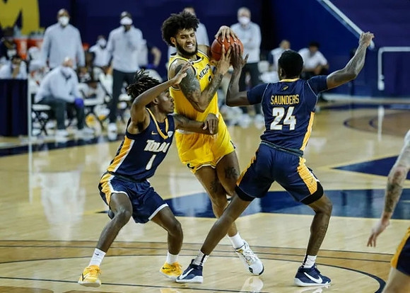 Isaiah Livers (2)