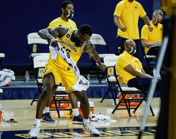 Chaundee Brown Jr. (15) and Saddi Washington