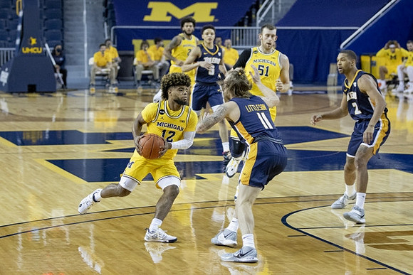Mike Smith (12), Isaiah Livers (2), and Austin Davis (51)