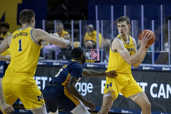 Hunter Dickinson (1) and Franz Wagner (21)