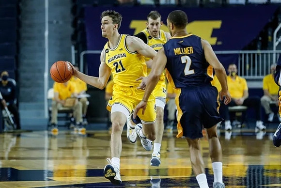 Franz Wagner (21) and Austin Davis (51)