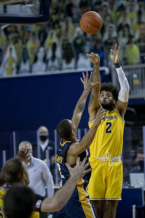 Isaiah Livers (2)