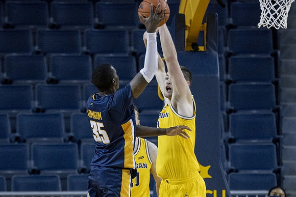 Hunter Dickinson (1) and Franz Wagner (21)