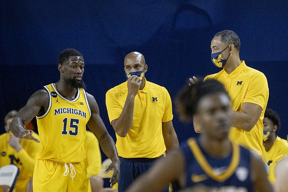 Chaundee Brown Jr. (15), Saddi Washington, and Juwan Howard