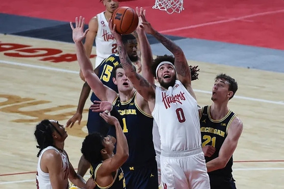 Eli Brooks (55), Chaundee Brown Jr. (15), Hunter Dickinson (1), and Franz Wagner (21)