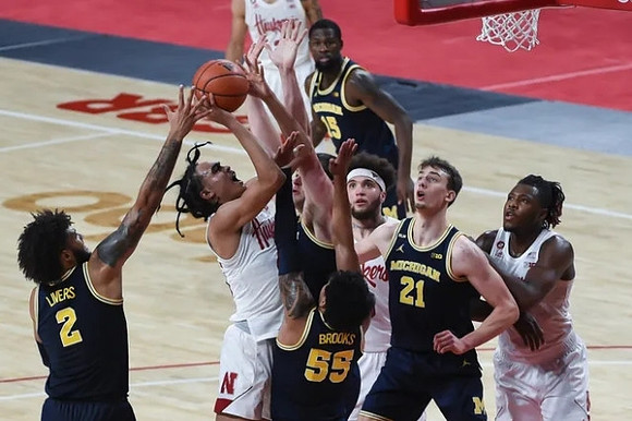 Isaiah Livers (2), Eli Brooks (55), Franz Wagner (21), and Chaundee Brown Jr. (15)