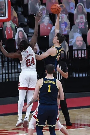 Hunter Dickinson (1) and Franz Wagner (21)