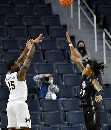 Chaundee Brown Jr. (15)