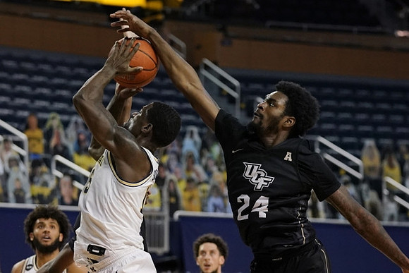 Isaiah Livers (2), Chaundee Brown Jr. (15), and Brandon Johns Jr. (23)