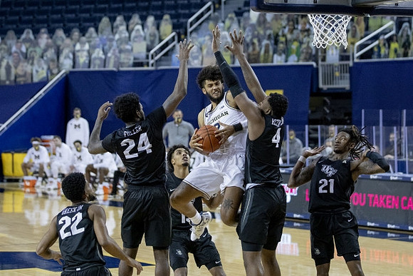 Isaiah Livers (2)