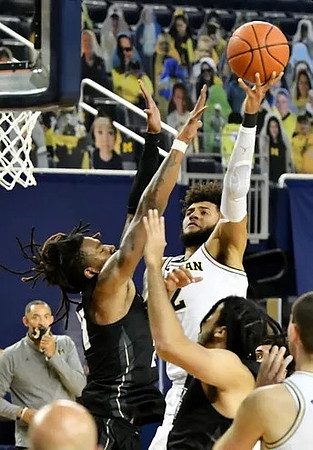 Isaiah Livers (2)