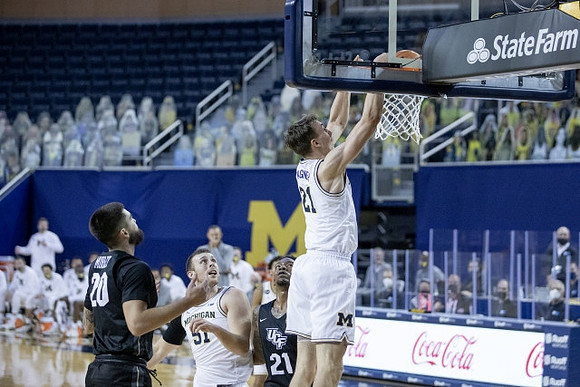 Austin Davis (51) and Franz Wagner (21)