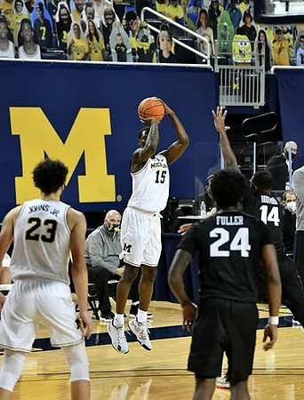 Brandon Johns Jr. (23) and Chaundee Brown Jr. (15)
