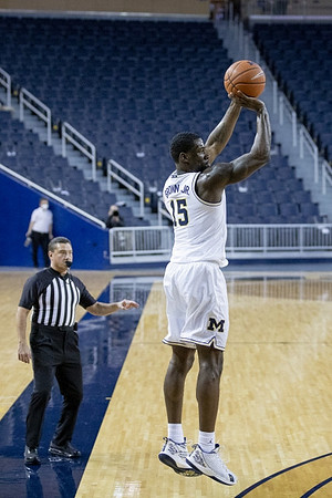 Chaundee Brown Jr. (15)