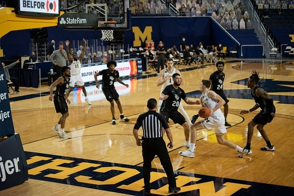Chaundee Brown Jr. (15), Franz Wagner (21), and Hunter Dickinson (1)