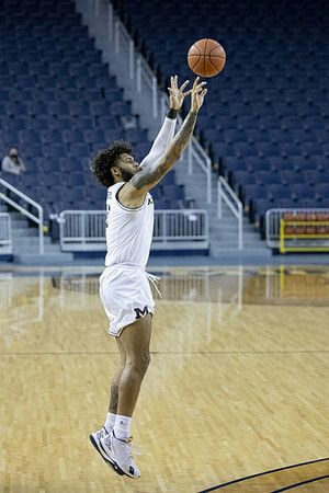 Isaiah Livers (2)