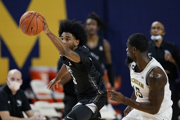 Chaundee Brown Jr. (15)
